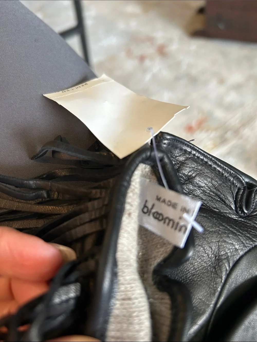 Bloomingdale's Size 6.5 Black Leather Women's Gloves Cashmere lined. NWT